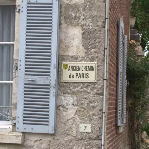 ancienchemintoparistillardsmall