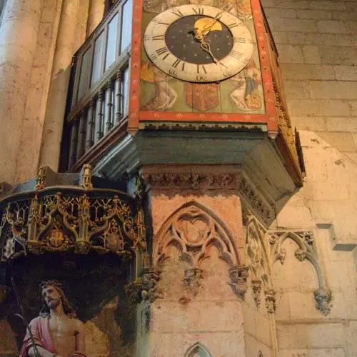 medievalclockstpeterssmall