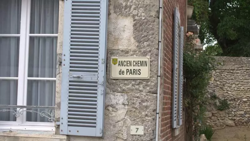 ancienchemintoparistillardsmall